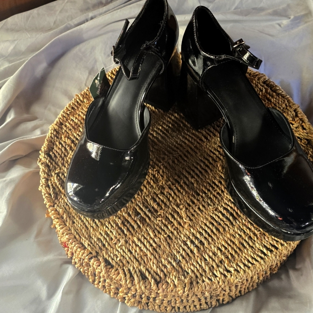Wild fable chunky heels size 8 nwt